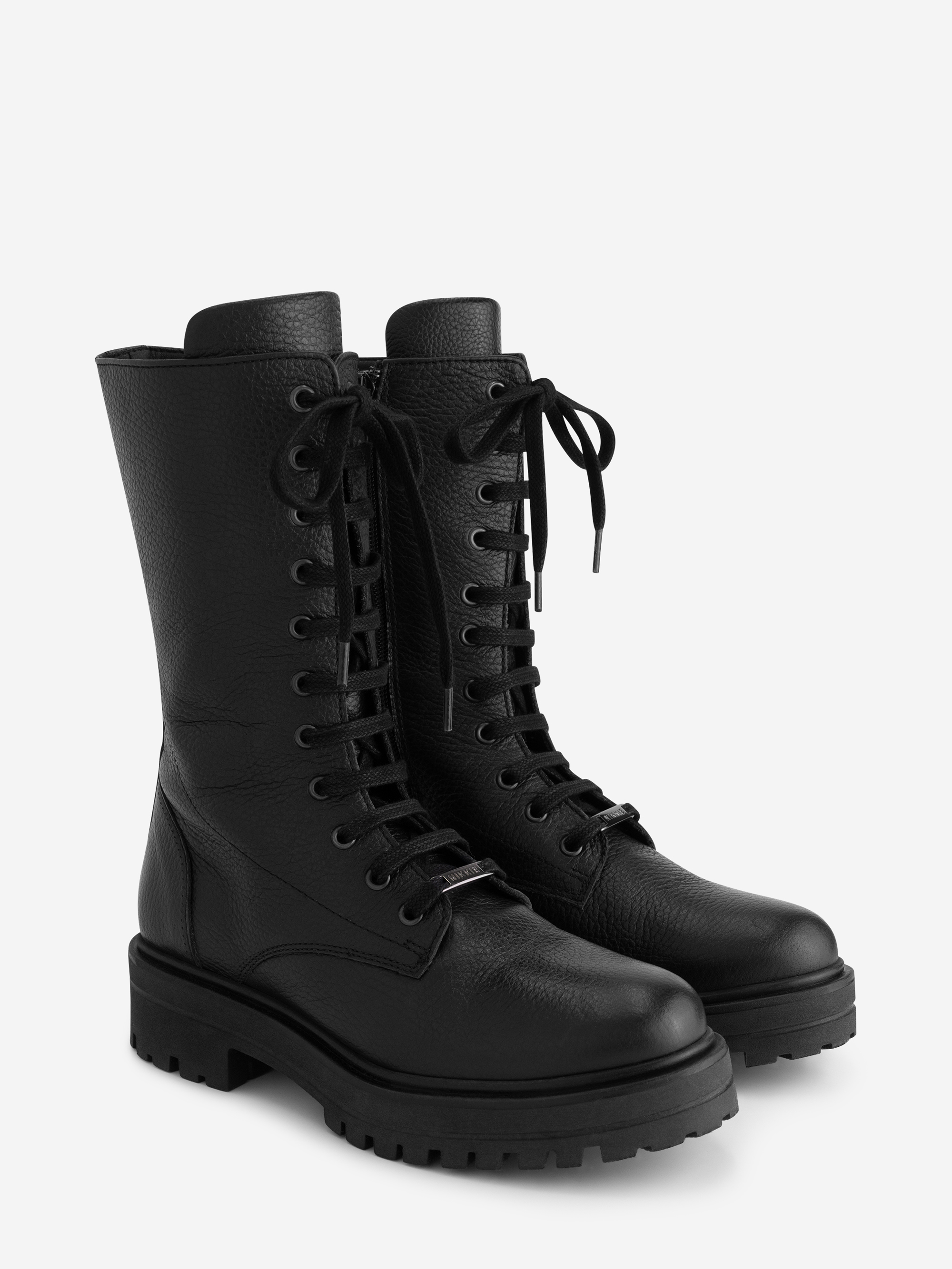 Leather boots with laces